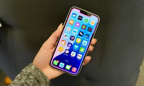 Chuyển từ iPhone 16 Pro sang dùng iPhone 16e trong vòng một tuần, tôi "vừa ấn tượng vừa ngạc nhiên"