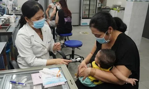 Cảnh báo nóng từ việc đổ xô mua thuốc kháng virus