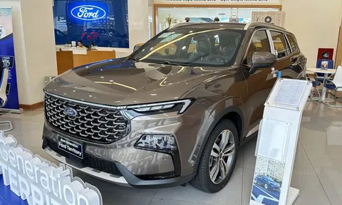 Ford Territory giảm 70 triệu đồng tại đại lý: Xe sản xuất 2025 nhưng giá rẻ hơn Mazda CX-5 2024