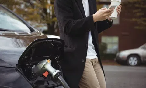 "Đừng hòng tôi mua xe điện", người đàn ông quả quyết: Sau 1 lần lái thử, thái độ lập tức quay ngoắt 180 độ