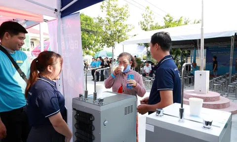 Điện máy Xanh mang máy lọc nước về tận nơi để người dân dùng thử