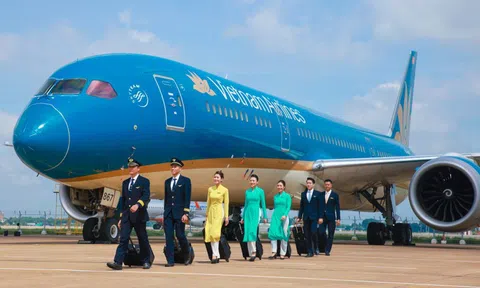 Khách quốc tế bùng nổ, giá nhiên liệu giảm giúp Vietnam Airlines báo lãi