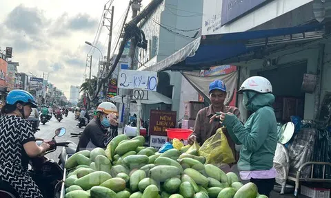 Ngỡ ngàng nhiều trái cây giải nhiệt mùa nóng có giá bằng ly trà đá