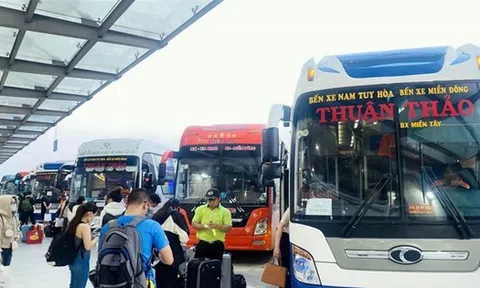 Tàu hỏa, máy bay, đường sắt 'nóng' từng ngày trước cao điểm du lịch 30/4 - 1/5