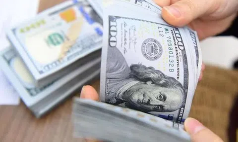 Ngày 29/4: Ngân hàng Nhà nước giảm tỷ giá USD, giá đô la tự do tiến gần mức 26.500 đồng
