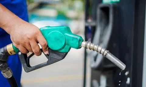 Giá xăng vượt 19.500 đồng/lít từ 15 giờ chiều nay