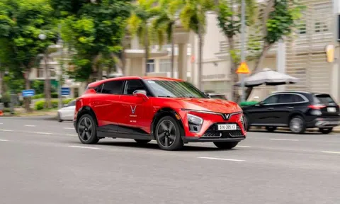 Chiến lược 'có 1-0-2' của tỷ phú Phạm Nhật Vượng: Đăng ký lái thử online, VinFast giao xe tận nhà