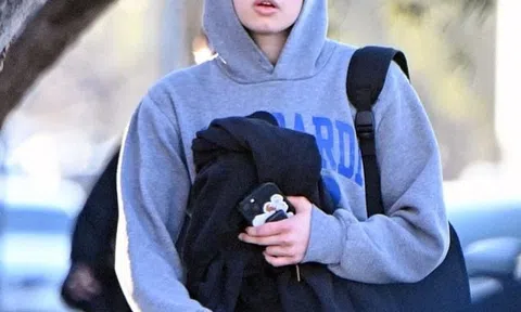 Con gái Angelina Jolie có nghệ danh