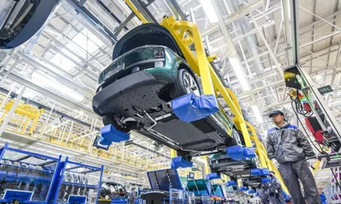 Bất chấp Mỹ siết thuế, người tiêu dùng toàn cầu vẫn 'đổ xô' mua xe điện