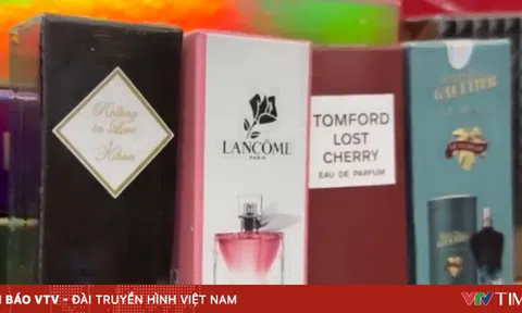 Phát hiện kho hàng nghi giả nước hoa LV, Lelabo giữa phố cổ Hà Nội