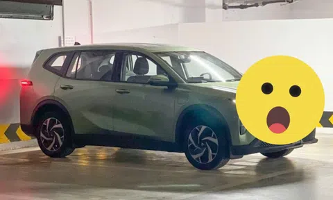 VinFast Limo Green lộ diện ngoài đời, ảnh tràn ngập mạng xã hội: Thiết kế của xe do người Việt làm 100%