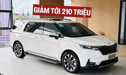 Kia Carnival bản xăng cao nhất giảm tới 210 triệu đồng tại đại lý, giá thực tế còn 1,549 tỷ đồng nhưng phải đánh đổi 1 thứ