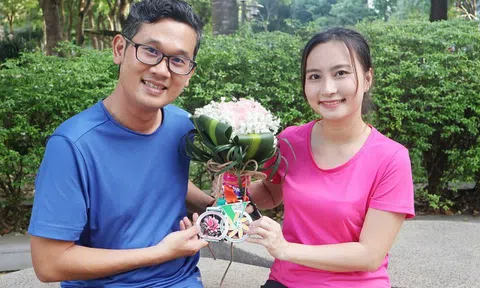 Bác sĩ tặng 36 huy chương marathon làm quà sinh nhật vợ