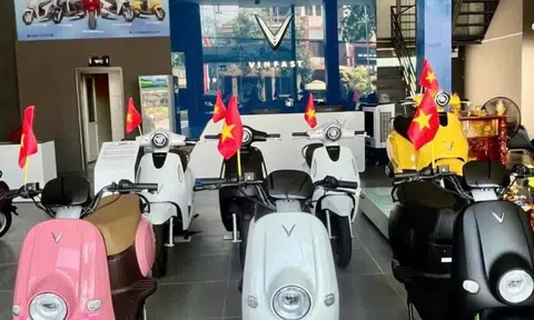 Khách mua xe máy điện VinFast liên tục 'trúng lớn': Sạc pin miễn phí 1 năm - mẫu thấp nhất giá chỉ còn 14,9 triệu đồng