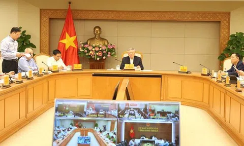 Phó Thủ tướng nhắc nhở một số địa phương "đá bóng lên, đá bóng xuống" khi gỡ khó cho điện sạch