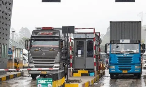 Nông sản Việt vào mùa, xe hàng nườm nượp đổ lên cửa khẩu Lạng Sơn