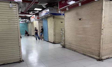 Hàng loạt sạp đóng cửa, sự lo âu bao trùm các chợ lớn ở TP HCM