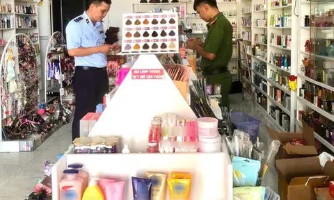Phát hiện 114 hộp mỹ phẩm không rõ nguồn gốc ở Cà Mau