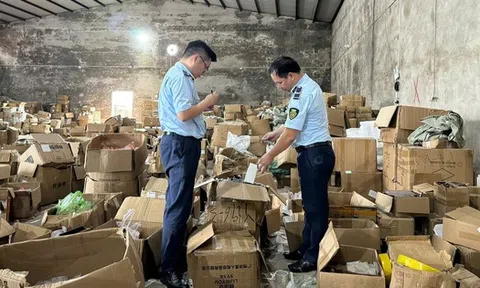 Ập vào kiểm tra kho hàng "ẩn danh" ở Quảng Ninh, phát hiện ra một sự thật