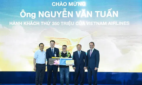 Vietnam Airlines đón hành khách thứ 350 triệu sau 30 năm thành lập