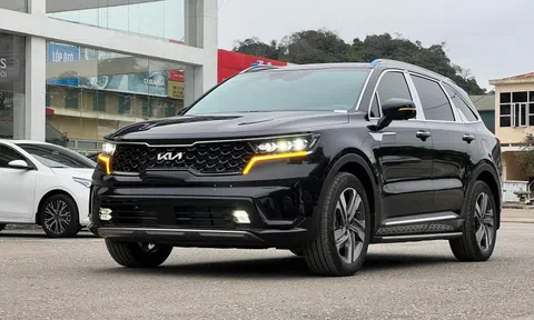 Giá Kia Sorento lần đầu giảm dưới mốc 900 triệu tại đại lý: Rẻ nhất phân khúc, ngang CX-5 bản tầm trung, dọn kho chờ bản mới sắp ra mắt