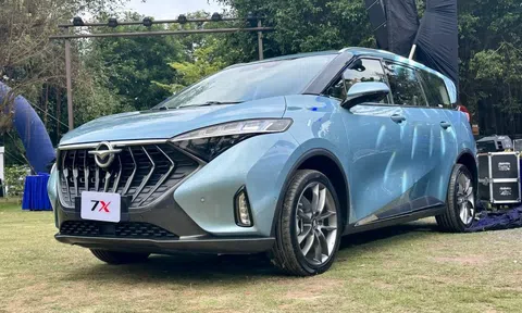 Chật vật tìm khách, MPV kín tiếng nhất Việt Nam Haima 7X giảm giá tới gần 200 triệu đồng