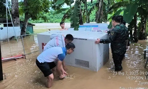 Viettel hỗ trợ khách hàng tại Nghệ An bị cô lập do lũ lụt duy trì liên lạc