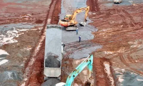 Tấp nập thi công đường băng số 2 tại siêu dự án sân bay Long Thành