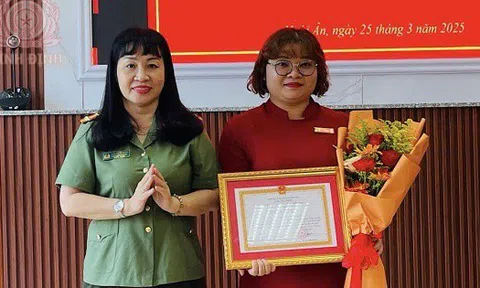 Bình Định: Ngăn cặp vợ chồng chuyển 200 triệu cho kẻ mạo danh con gái, nhân viên Agribank được công an khen thưởng