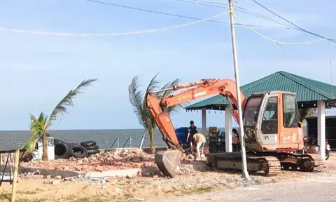Tháo dỡ công trình trái phép của Công ty EURO xây ở biển Hải Tiến