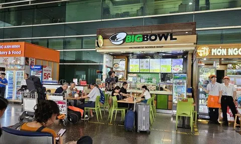 Chủ đầu tư sân bay Tân Sơn Nhất nói gì về giá phở, mì gói cao gấp nhiều lần bên ngoài?