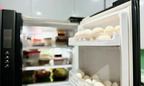 Có nên để trứng, sữa vào cánh cửa tủ lạnh?