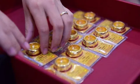 Nóng: Vàng ép vỉ Vía Thần Tài chạm mốc khó tin