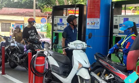 Giá xăng RON 95 tăng lên hơn 20.000 đồng/lít