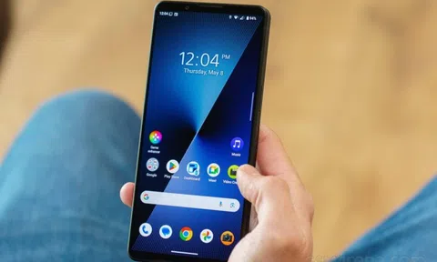 Điện thoại âm thầm ra mắt giá 44 triệu, nhiều người cho là bị "ngáo giá": Thế rồi vẫn cứ đầy người mua?