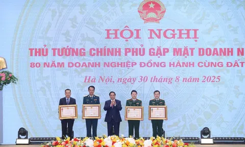 Tập đoàn Viettel đón nhận Huân chương Bảo vệ Tổ quốc hạng Nhất lần thứ hai