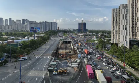 Chủ tịch TP.HCM chỉ đạo 'nóng' vụ nút giao An Phú chậm tiến độ