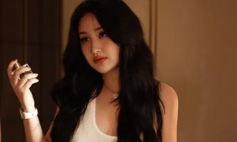 Mai Phương Thúy gợi cảm, MC Thảo Vân tươi cười đến thăm NSND Công Lý