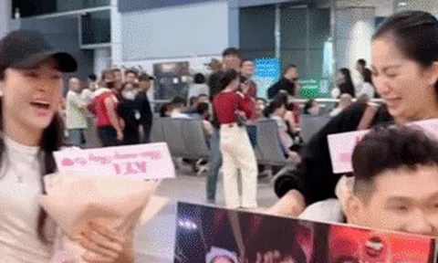 Viện trưởng Khánh Thi bật khóc ở sân bay sau thành tích lịch sử của Phan Hiển