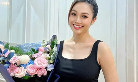 NSND Thu Quế nắm tay chồng dạo phố, MC có nụ cười đẹp nhất VTV có tin vui