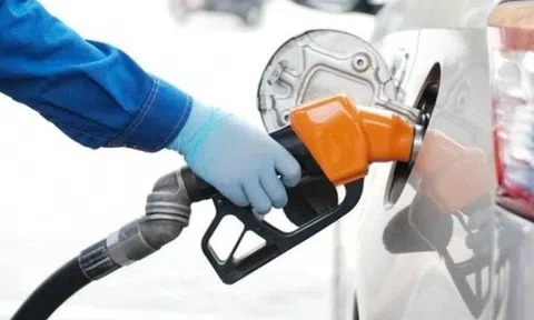 Giá xăng tăng phiên thứ 3 liên tiếp, RON 95 sát mốc 21.000 đồng/lít