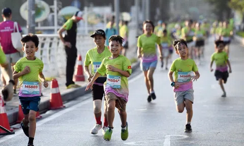 Gần 2.000 vận động viên tranh tài tại giải chạy “Run for Love” của Vietnam Airlines