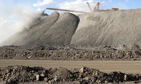 Trung Quốc 'bật đèn xanh' xuất khẩu mặt hàng Mỹ không thể sản xuất dù chỉ 1 gram, cứu nguy cho các ông lớn ô tô Mỹ