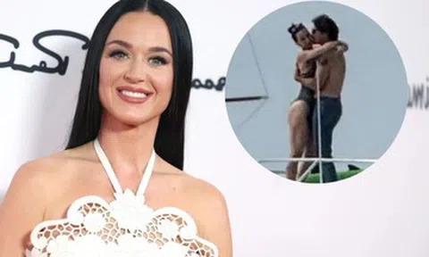 Ca sĩ Katy Perry ôm cựu Thủ tướng Canada trên du thuyền riêng
