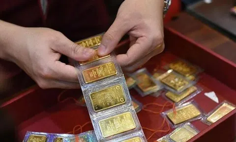 Giá vàng lập đỉnh rồi quay đầu, nhà đầu tư nên mua hay bán?