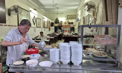 Hơn 50.000 quán cà phê, cửa hàng ăn uống đã đóng cửa: Làm gì để tồn tại?