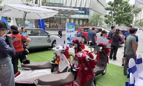 Doanh số xe xăng sụt giảm đến mức "báo động"