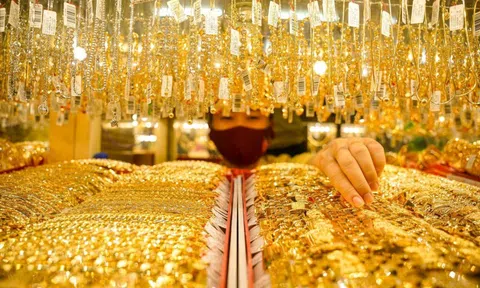 Sáng 13/6: Giá vàng thế giới áp sát đỉnh lịch sử, vàng trong nước tăng vọt