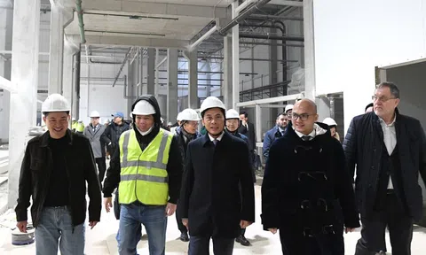 Phó Thủ tướng Bùi Thanh Sơn thăm nhà máy sữa tươi của Tập đoàn TH tại Nga