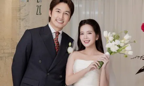 Diễn viên Ngọc Huyền xinh đẹp rạng ngời trong lễ ăn hỏi với Đình Tú